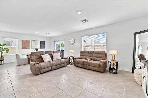 House in Land O' Lakes, Florida 4 bedrooms, 214.14 sq.m. № 2324547 - photo 8