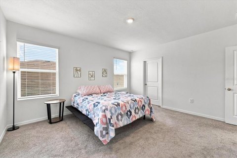 House in Land O' Lakes, Florida 4 bedrooms, 214.14 sq.m. № 2324547 - photo 18