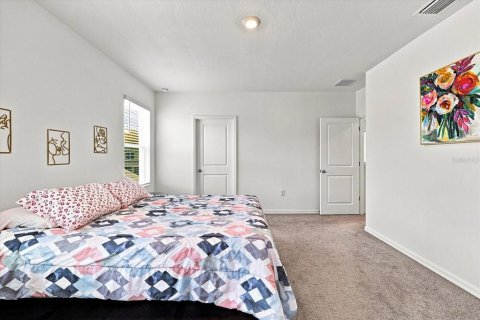 House in Land O' Lakes, Florida 4 bedrooms, 214.14 sq.m. № 2324547 - photo 19