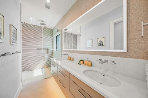 Casa en venta en Bradenton Beach, Florida, 6 dormitorios, 313.55 m2 № 1918816 - foto 25