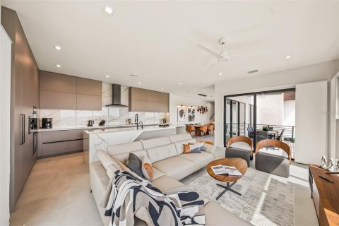 Casa en venta en Bradenton Beach, Florida, 6 dormitorios, 313.55 m2 № 1918816 - foto 11