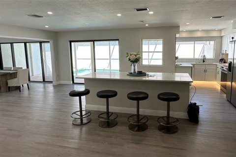 House in Sarasota, Florida 2 bedrooms, 185.8 sq.m. № 1447048 - photo 5