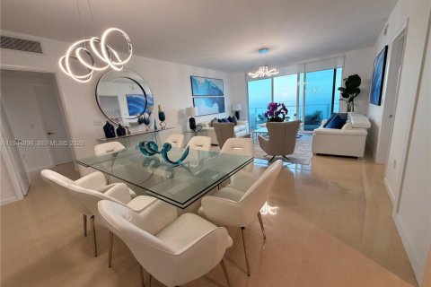 Condo in Hollywood, Florida, 3 bedrooms  № 2002339 - photo 17