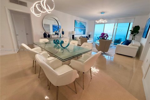 Condo in Hollywood, Florida, 3 bedrooms  № 2002339 - photo 14