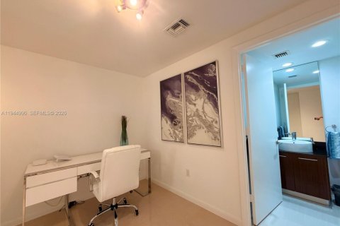 Condo in Hollywood, Florida, 3 bedrooms  № 2002339 - photo 24