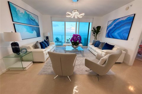 Condo in Hollywood, Florida, 3 bedrooms  № 2002339 - photo 9