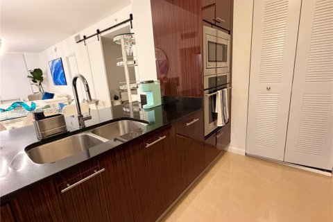 Condo in Hollywood, Florida, 3 bedrooms  № 2002339 - photo 20