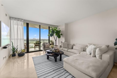 Condo in Miami, Florida, 2 bedrooms  № 1779106 - photo 5