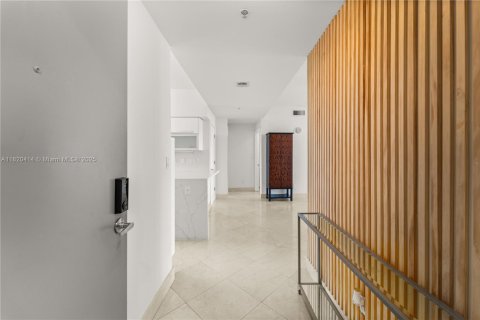 Condo in Miami, Florida, 2 bedrooms  № 1779106 - photo 23