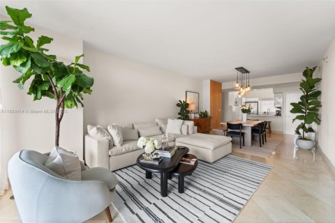 Condo in Miami, Florida, 2 bedrooms  № 1779106 - photo 4