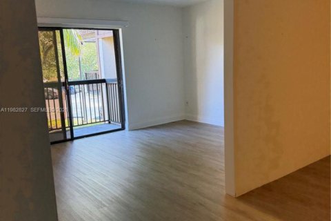 Снять в аренду кондоминиум в Майами, Флорида 1 спальня, 77.39м2, № 2051374 - фото 3