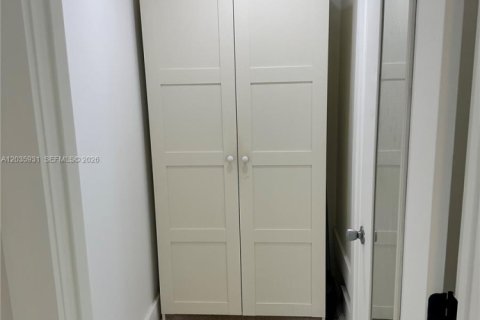 Copropriété à louer à Miami, Floride: 1 chambre, 47.1 m2 № 2153868 - photo 7