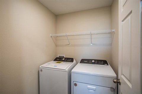Casa en venta en Zephyrhills, Florida, 4 dormitorios, 189.43 m2 № 2148827 - foto 22