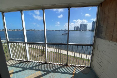 Condo in Aventura, Florida, 1 bedroom  № 2039175 - photo 3