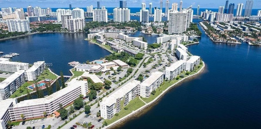 Condo in Aventura, Florida, 1 bedroom  № 2039175