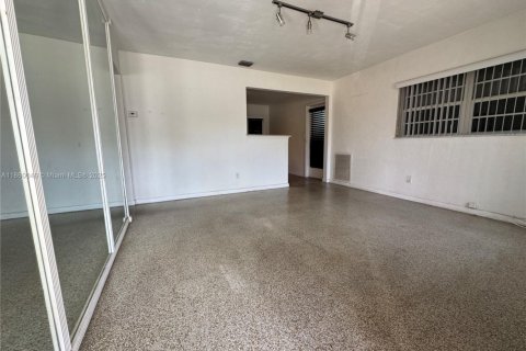 House in Hollywood, Florida 2 bedrooms, 84.91 sq.m. № 1886545 - photo 23