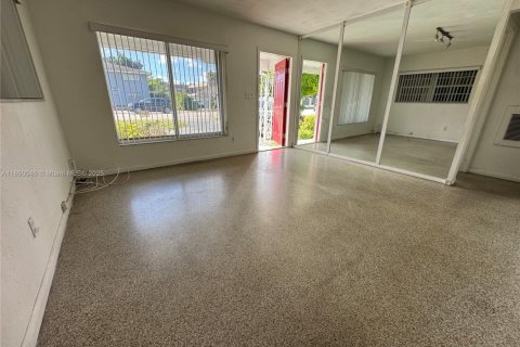 House in Hollywood, Florida 2 bedrooms, 84.91 sq.m. № 1886545 - photo 24