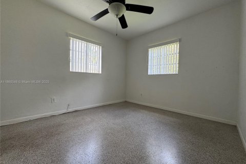 House in Hollywood, Florida 2 bedrooms, 84.91 sq.m. № 1886545 - photo 17