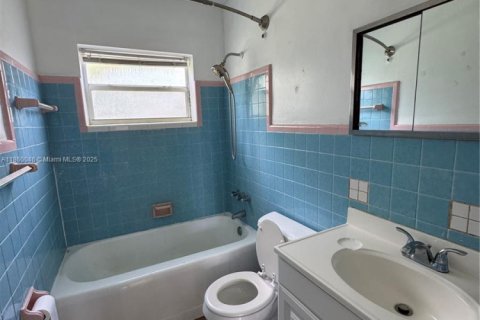 House in Hollywood, Florida 2 bedrooms, 84.91 sq.m. № 1886545 - photo 18