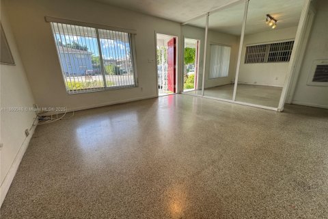 House in Hollywood, Florida 2 bedrooms, 84.91 sq.m. № 1886545 - photo 26