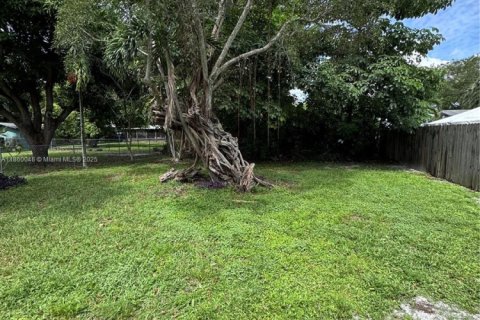 House in Hollywood, Florida 2 bedrooms, 84.91 sq.m. № 1886545 - photo 22