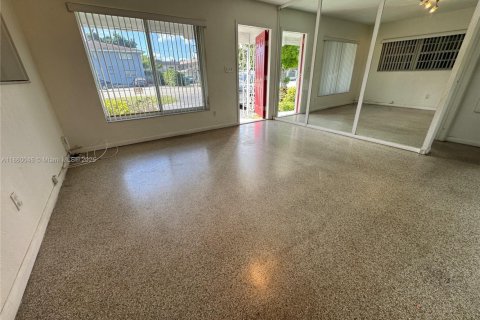 House in Hollywood, Florida 2 bedrooms, 84.91 sq.m. № 1886545 - photo 25