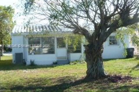 House in Hollywood, Florida 2 bedrooms, 84.91 sq.m. № 1886545 - photo 10