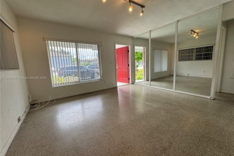 House in Hollywood, Florida 2 bedrooms, 84.91 sq.m. № 1886545 - photo 19