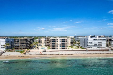 Condo in South Palm Beach, Florida, 2 bedrooms  № 1054985 - photo 1