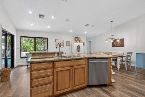 Casa en venta en Coral Springs, Florida, 4 dormitorios, 240.43 m2 № 2042323 - foto 16