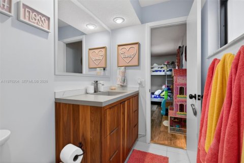 Casa en venta en Coral Springs, Florida, 4 dormitorios, 240.43 m2 № 2042323 - foto 28