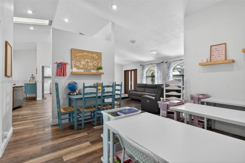 Casa en venta en Coral Springs, Florida, 4 dormitorios, 240.43 m2 № 2042323 - foto 9