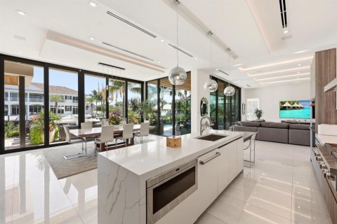 Casa en venta en Fort Lauderdale, Florida, 6 dormitorios, 538.83 m2 № 2173201 - foto 24