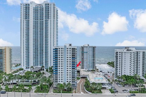 Condo in Hollywood, Florida, 2 bedrooms  № 2261293 - photo 2