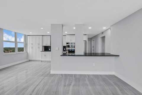 Condo in Hollywood, Florida, 2 bedrooms  № 2261293 - photo 18