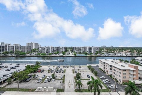 Condo in Hollywood, Florida, 2 bedrooms  № 2261293 - photo 3