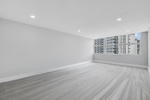 Condo in Hollywood, Florida, 2 bedrooms  № 2261293 - photo 27