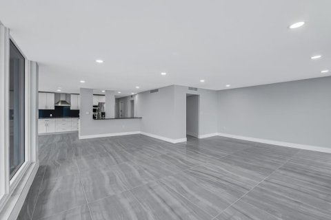 Condo in Hollywood, Florida, 2 bedrooms  № 2261293 - photo 11