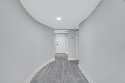Condo in Hollywood, Florida, 2 bedrooms  № 2261293 - photo 10