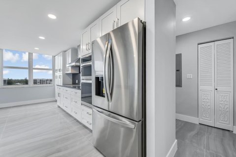 Condo in Hollywood, Florida, 2 bedrooms  № 2261293 - photo 24