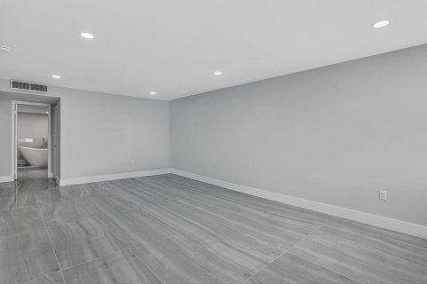 Condo in Hollywood, Florida, 2 bedrooms  № 2261293 - photo 28