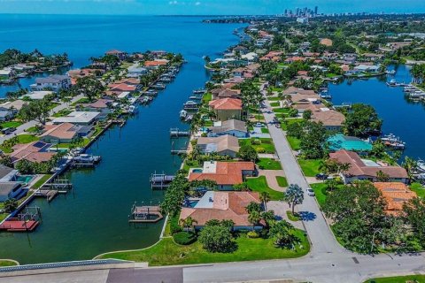 Villa ou maison à vendre à Saint Petersburg, Floride: 4 chambres, 228.91 m2 № 1918882 - photo 5