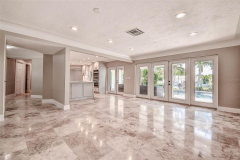 Villa ou maison à vendre à Saint Petersburg, Floride: 4 chambres, 228.91 m2 № 1918882 - photo 14