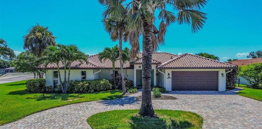 Casa en Saint Petersburg, Florida 4 dormitorios, 228.91 m2 № 1918882
