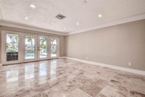 Villa ou maison à vendre à Saint Petersburg, Floride: 4 chambres, 228.91 m2 № 1918882 - photo 13