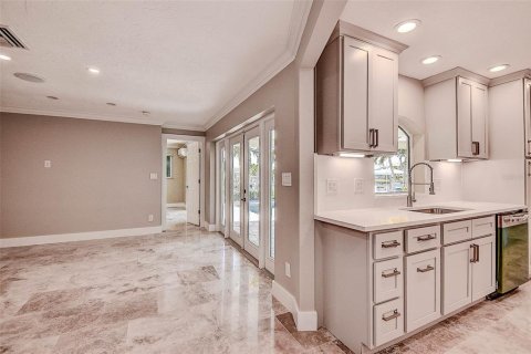 Villa ou maison à vendre à Saint Petersburg, Floride: 4 chambres, 228.91 m2 № 1918882 - photo 24
