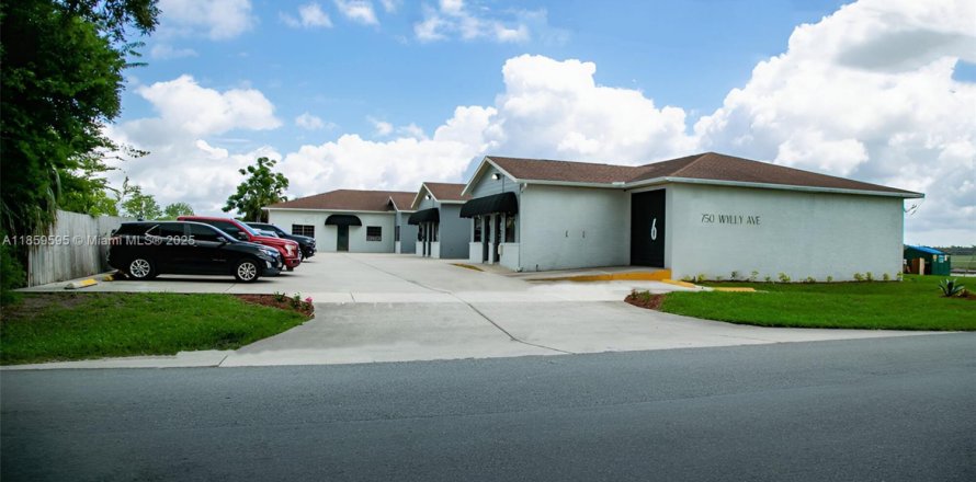 Immobilier commercial à Sanford, Floride № 1981750