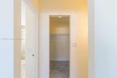 Condominio en alquiler en Hallandale Beach, Florida, 3 dormitorios, 128.11 m2 № 1932547 - foto 23