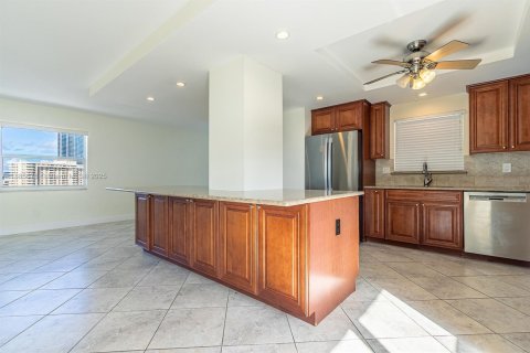 Condominio en alquiler en Hallandale Beach, Florida, 3 dormitorios, 128.11 m2 № 1932547 - foto 11