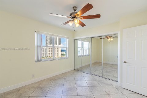 Condominio en alquiler en Hallandale Beach, Florida, 3 dormitorios, 128.11 m2 № 1932547 - foto 27